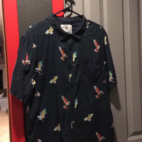 On The Byas XL button down shirt sleeve T-Shirt - Picture 1 of 2